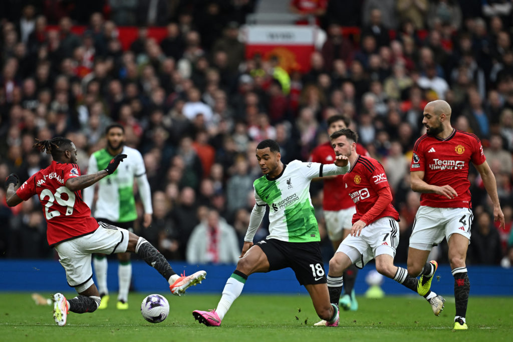 Cody Gakpo playing against Manchester United