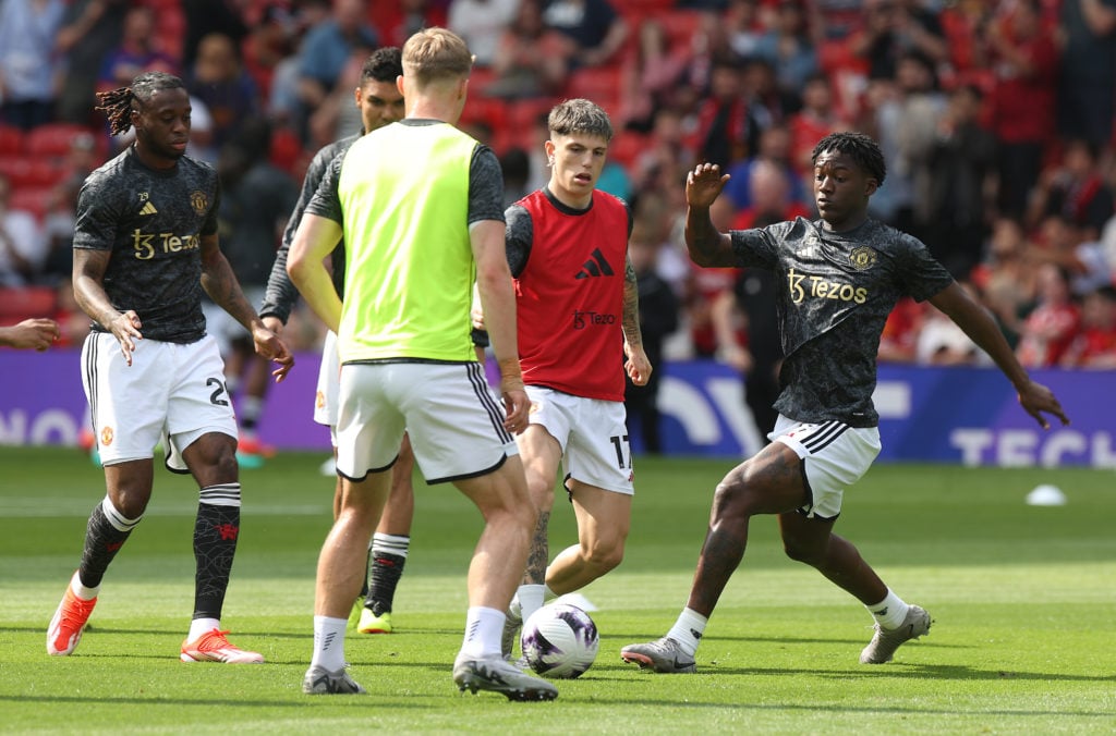 Alejandro Garnacho, Kobbie Mainoo of Manchester United warms up ahead of the Premier League match between Manchester United and Arsenal FC at Old T...
