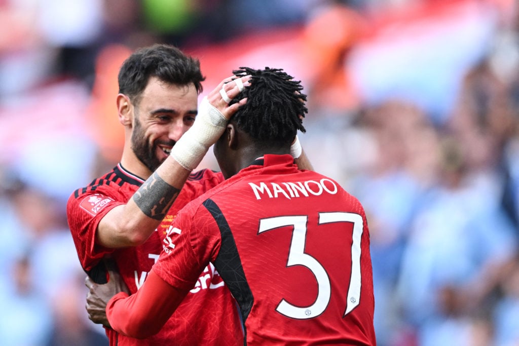 Manchester United's English midfielder #37 Kobbie Mainoo (R) celebrates with Manchester United's Portuguese midfielder #08 Bruno Fernandes (L) afte...