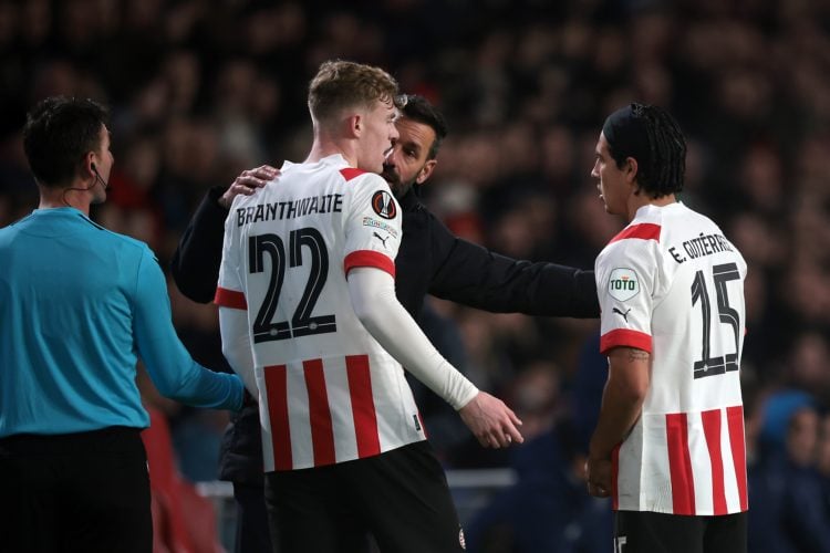 EINDHOVEN - (l-r), Jarrad Branthwaite of PSV Eindhoven, PSV coach Ruud van Nistelrooij, Erick Gutierrez of PSV Eindhoven during the UEFA Europa lea...