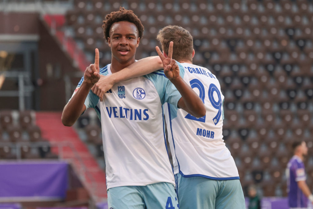 Schalke 04's Assan Ouedraogo celebrates the 3-0 goal during the Second Bundesliga match between VfL Osnabrück and FC Schalke 04 at Millernt...