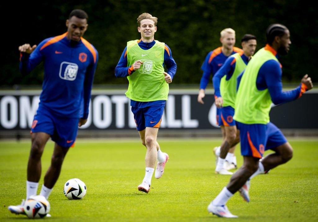 ZEIST - Ryan Gravenberch, Frenkie de Jong and Georginio Wijnaldum during a training session of the Dutch national team at the KNVB Campus on June 9...