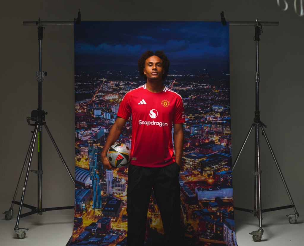 (EXCLUSIVE COVERAGE) Joshua Zirkzee of Manchester United poses after signing for the club at Carrington Training Ground on July 14, 2024 in Manches...