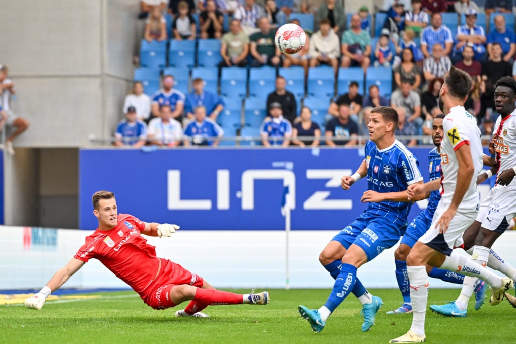 Radek Vitek from FC Blau Weiss Linz, Martin Moormann from FC Blau Weiss Linz and Dion Drena Beljo from SK Rapid Wien during the Admiral Bundesliga game...