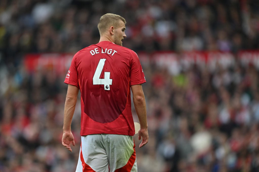 Matthijs de Ligt de Manchester United en action lors du match de Premier League entre Manchester United FC et Liverpool FC à Old Trafford le 22 septembre 2021.