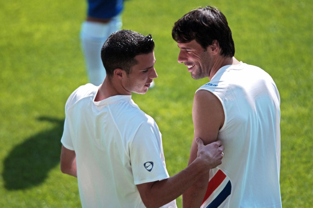 Dutch forward Robin van Persie (L) talks
