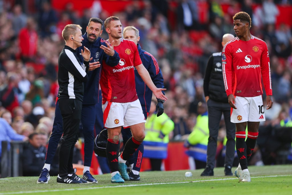 Manchester United's Matthijs de Ligt and Ruud van Nistelrooy argue with the fourth official after Brentford's Ethan Pinnock scores his side's first goal...