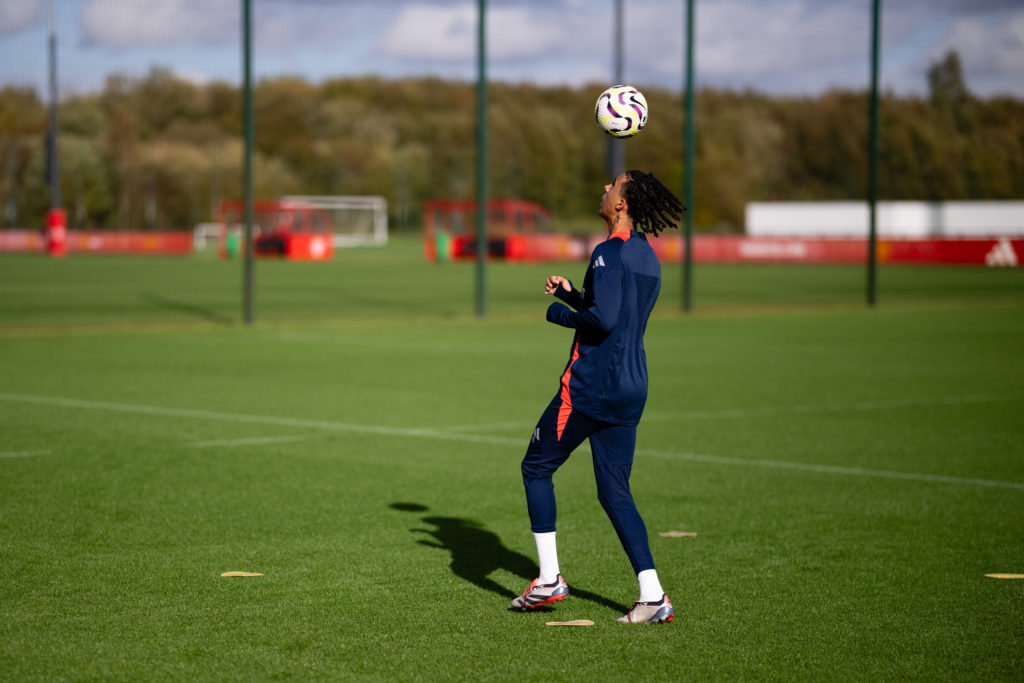 Leny Yoro Trains at Manchester United as he Continues his Rehabilitation
