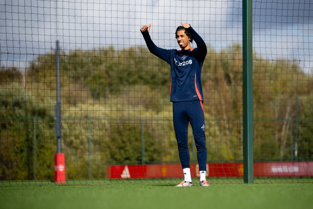 Leny Yoro Trains at Manchester United as he Continues his Rehabilitation