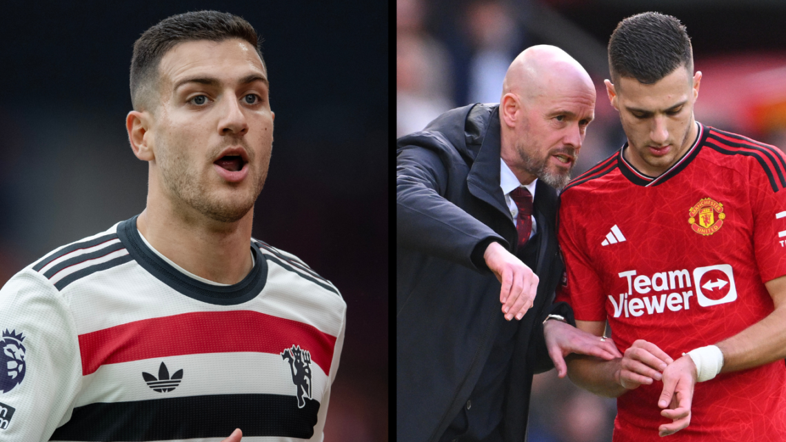 MANCHESTER, ENGLAND - MARCH 17: Erik ten Hag, Manager of Manchester United has words with player Diogo Dalot during the Emirates FA Cup Quarter Fin...