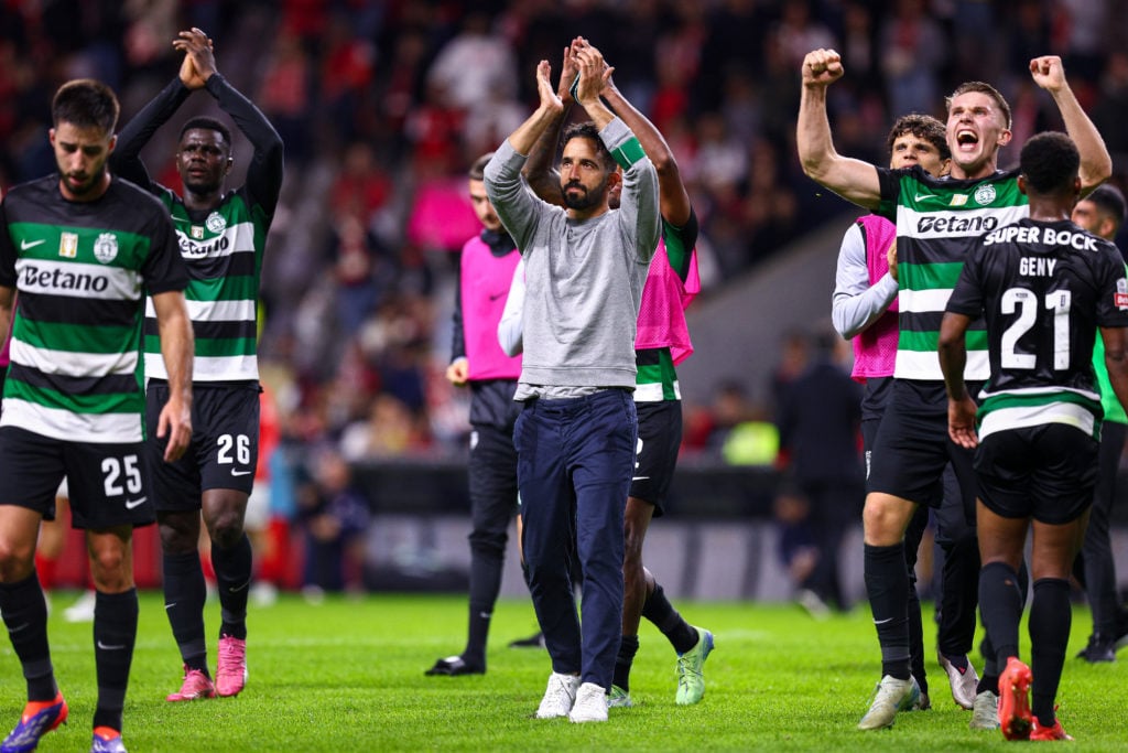 Head coach Ruben Amorim of Sporting Clube de Portugal gestures with his players after the Betclic de Liga Portugal match between Sporting Clube de Bra...