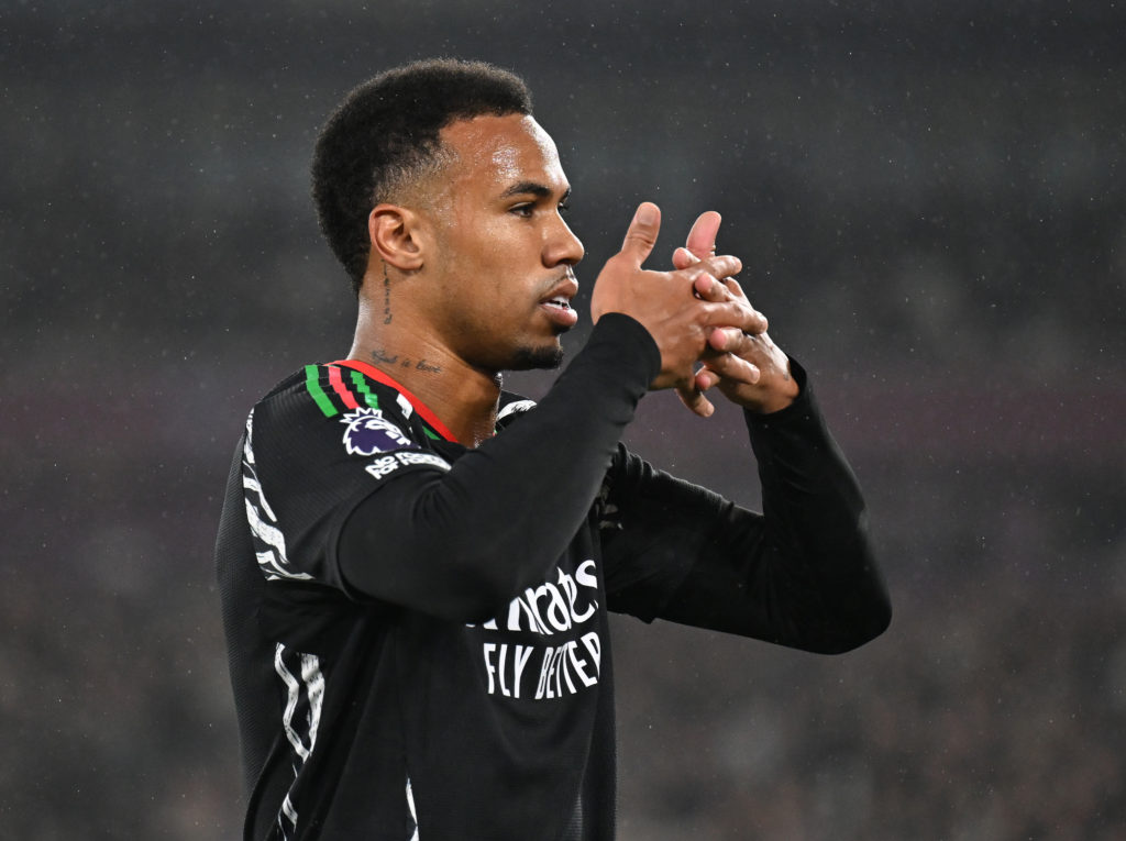Gabriel Magalhaes célèbre le premier but d'Arsenal lors du match de Premier League entre West Ham United FC et Arsenal FC au stade de Londres...