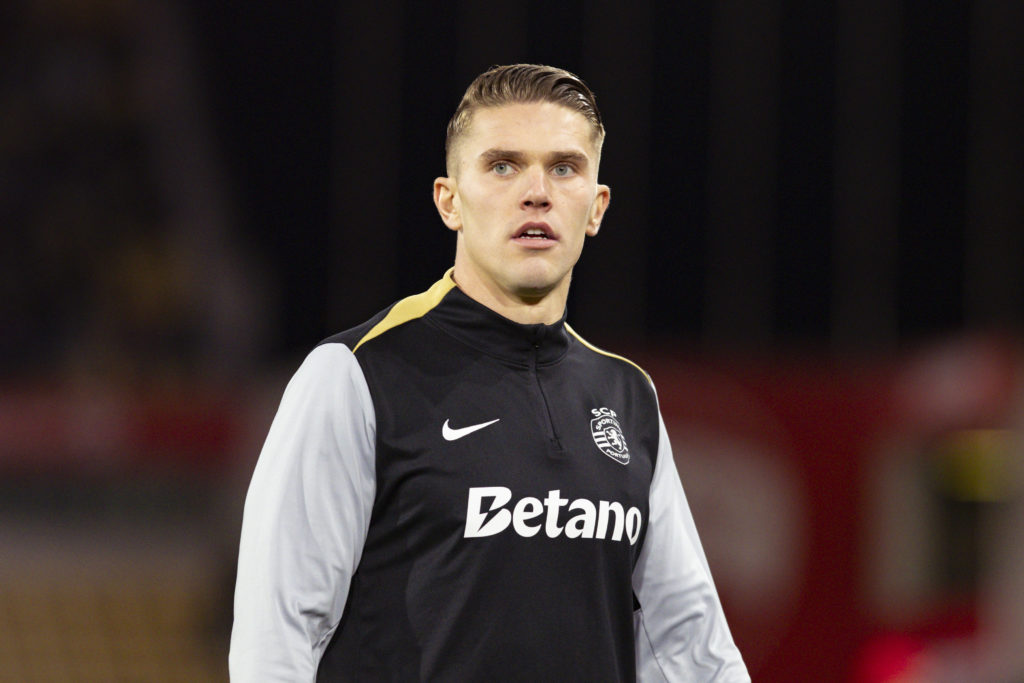 Viktor Gyokeres in Sporting warm-up top
