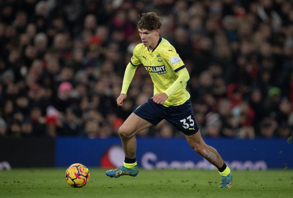 Tyler Dibling de Southampton en action lors du match de Premier League entre le Manchester United FC et le Southampton FC à Old Trafford le 1er janvier...