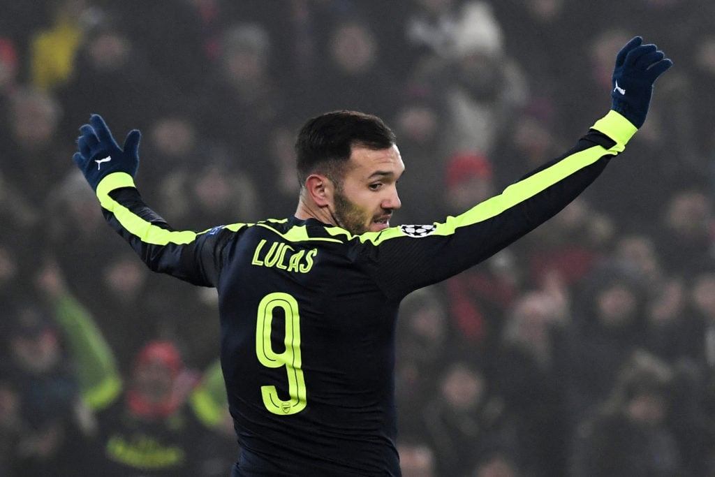 L'attaquant espagnol d'Arsenal, Lucas Perez, célèbre après avoir marqué un deuxième but lors du groupe de football de la Ligue des champions de l'UEFA A entre le FC Bas ...