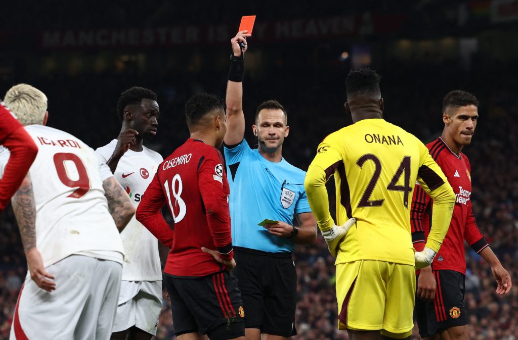 TOPSHOT-FBL-EUR-C1-MAN UTD-GALATASARAY