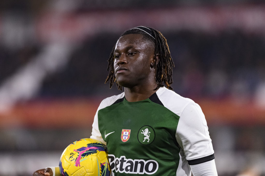 Geovany Quenda holding ball in Sporting CP kit.