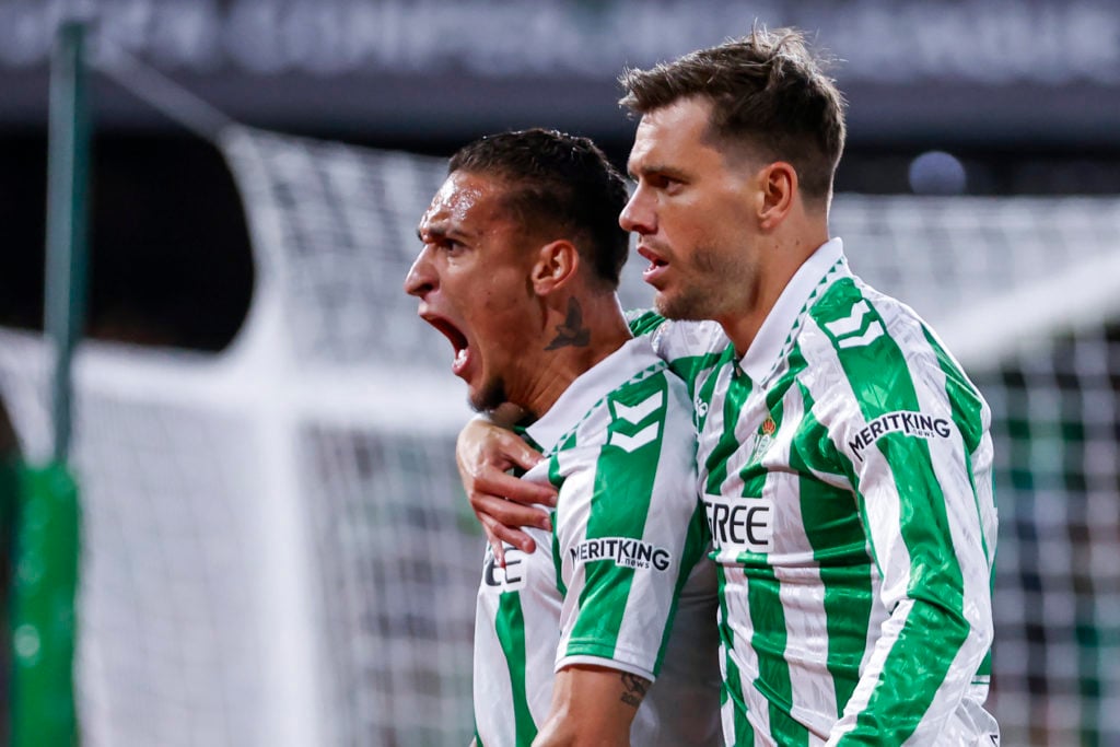 Real Betis Balompie v ACF Fiorentina - UEFA Conference League 2024/25 Semi Final First Leg