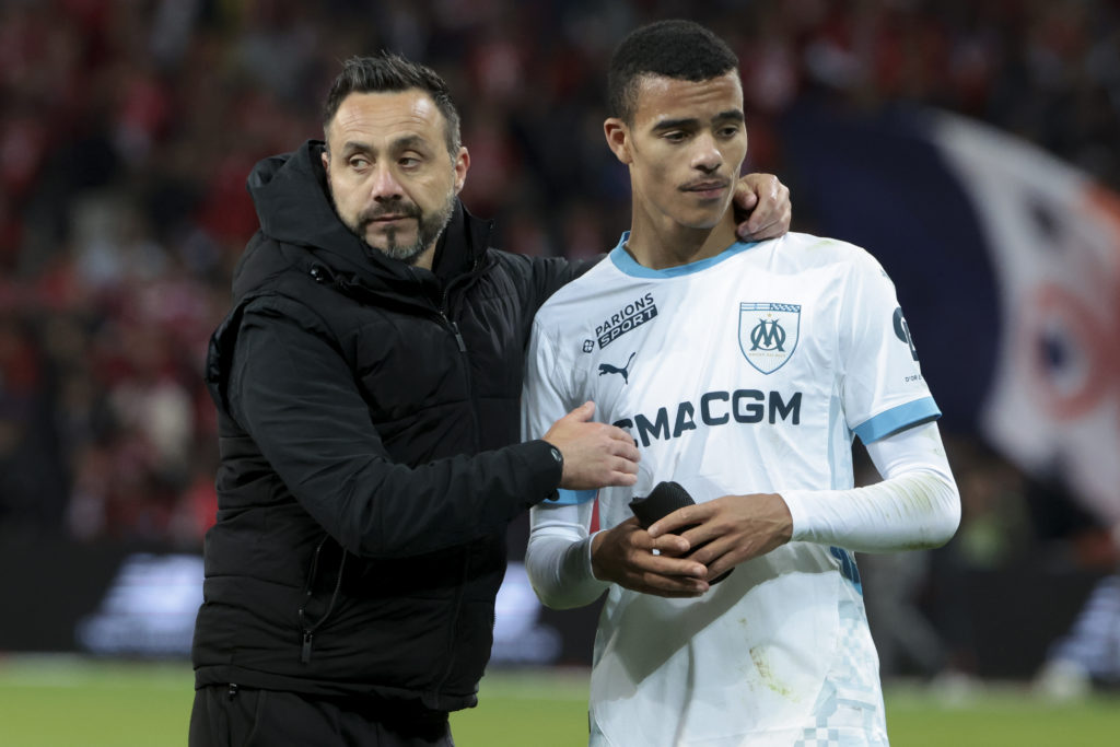Roberto De Zerbi with his arm around Mason Greenwood's shoulder for Marseille.