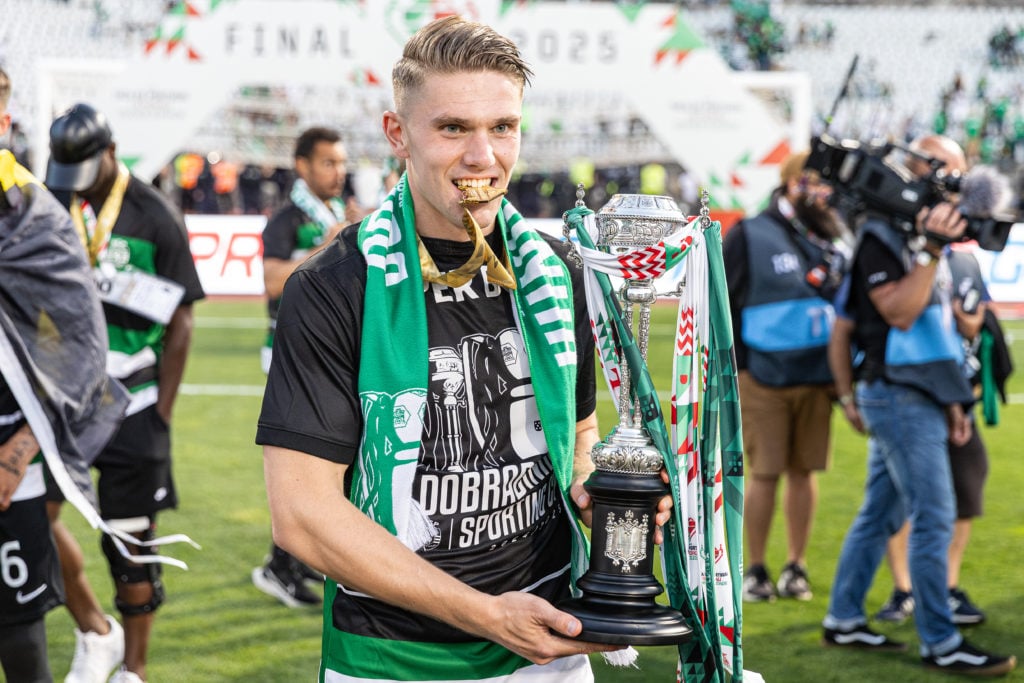 Goal scorer Viktor Gyokeres of Sporting CP celebrates with Portuguese Cup