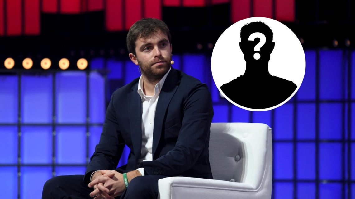Fabrizio Romano at Web Summit, mystery player silhouette