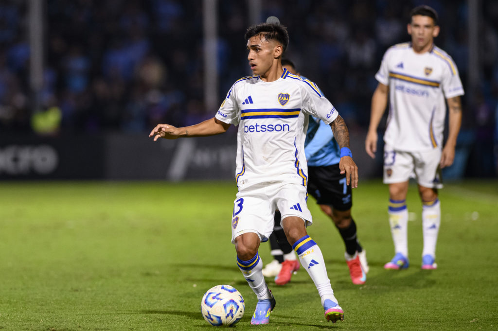 Milton Delgado in action for Boca Juniors.