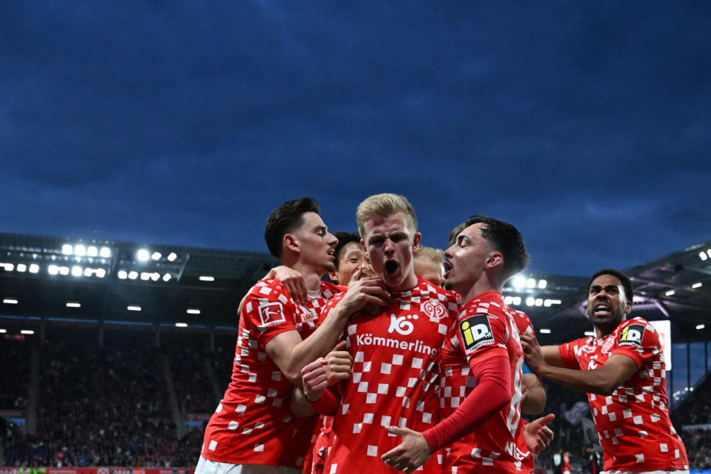 German forward #29 Jonathan Burkardt (C) celebrates scoring the 1-1 goal with his teammates during the German first division Bundesliga football match between 1 FSV Mainz 05 and Eintracht Frankfurt in Mainz, western Germany on May 4, 2025