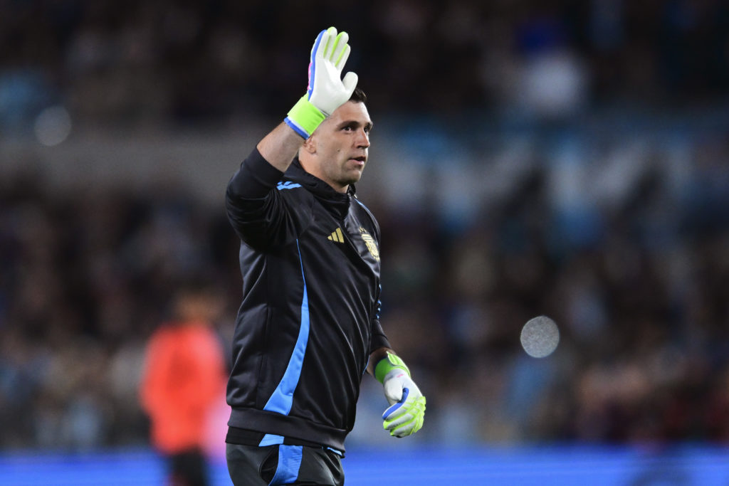 Emiliano Martínez of Argentina waves to fans prior to the FIFA World Cup 2026 South American Qualifier match between Argentina and Colombia at Estadio Más Monumental Antonio Vespucio Liberti on June 10, 2025