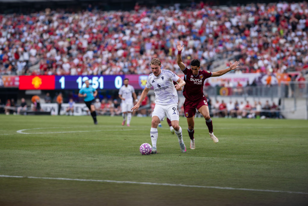Manchester United striker Rasmus Hojlund in action during the Premier League Summer Series match between Manchester United and West Ham United at the MetLife Stadium in 2025 in East Rutherford, New Jersey.