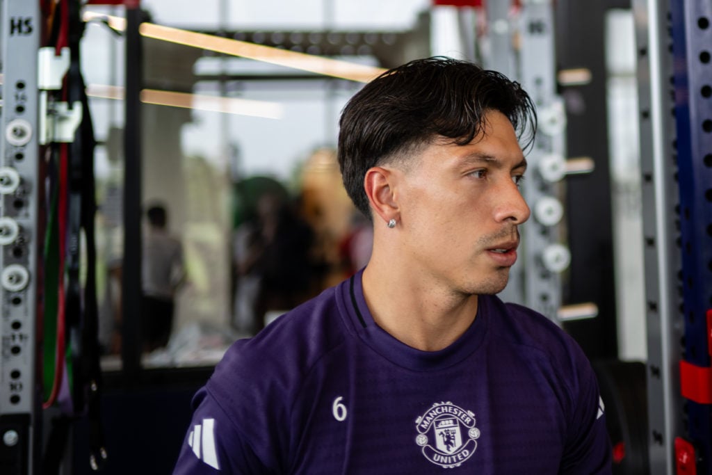 Lisandro Martinez doing a gym session in the United States