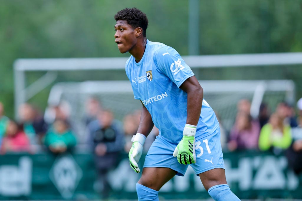 Zion Suzuki playing against Werder Bremen for Parma