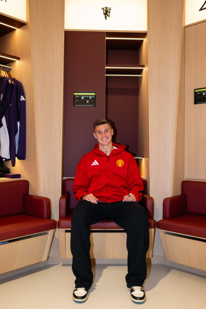 Manchester United Unveil New Signing Benjamin Sesko