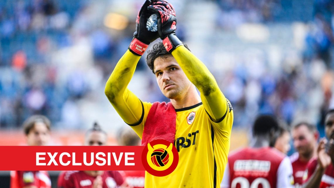 Senne Lammens clapping Royal Antwerp fans. Overlaid UIF logo and exclusive banner.