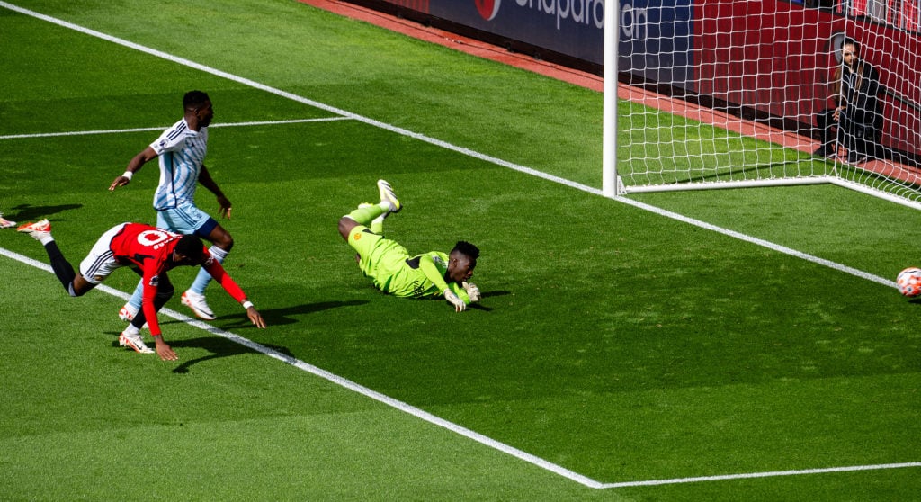 Andre Onana lies on the ground as Taiwo Awoniyi scores