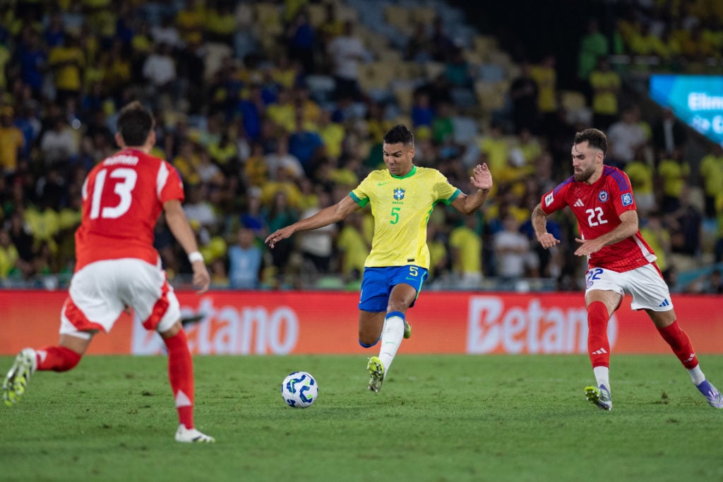 Casemiro plays a pass for Brazil, against Chile
