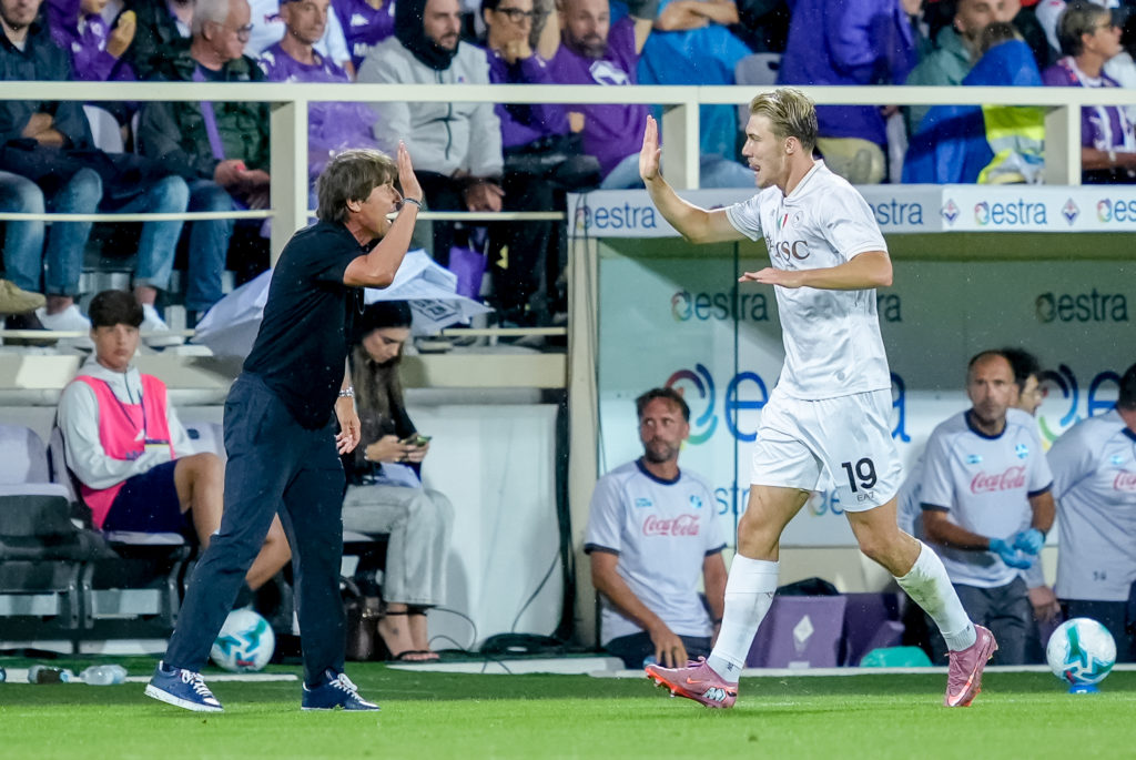 Rasmus Hojlund of SSC Napoli celebrates with Antonio Conte after scoring second goal during the serie Serie A Enilive match between ACF Fiorentina and SSC Napoli at Stadio Artemio Franchi on September 13, 2025