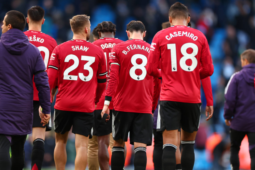 Dejected Manchester Utd players after the 3-0 loss during the Premier League match between Manchester City and Manchester United at Etihad Stadium on September 14, 2025