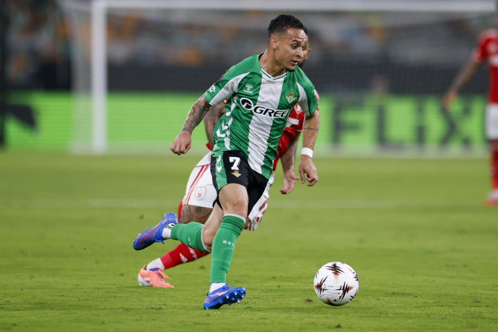 Antony dribbling the ball for Real Betis