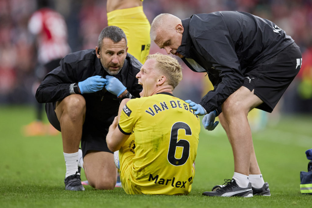 Donny Van de Beek down injured against Athletic Club