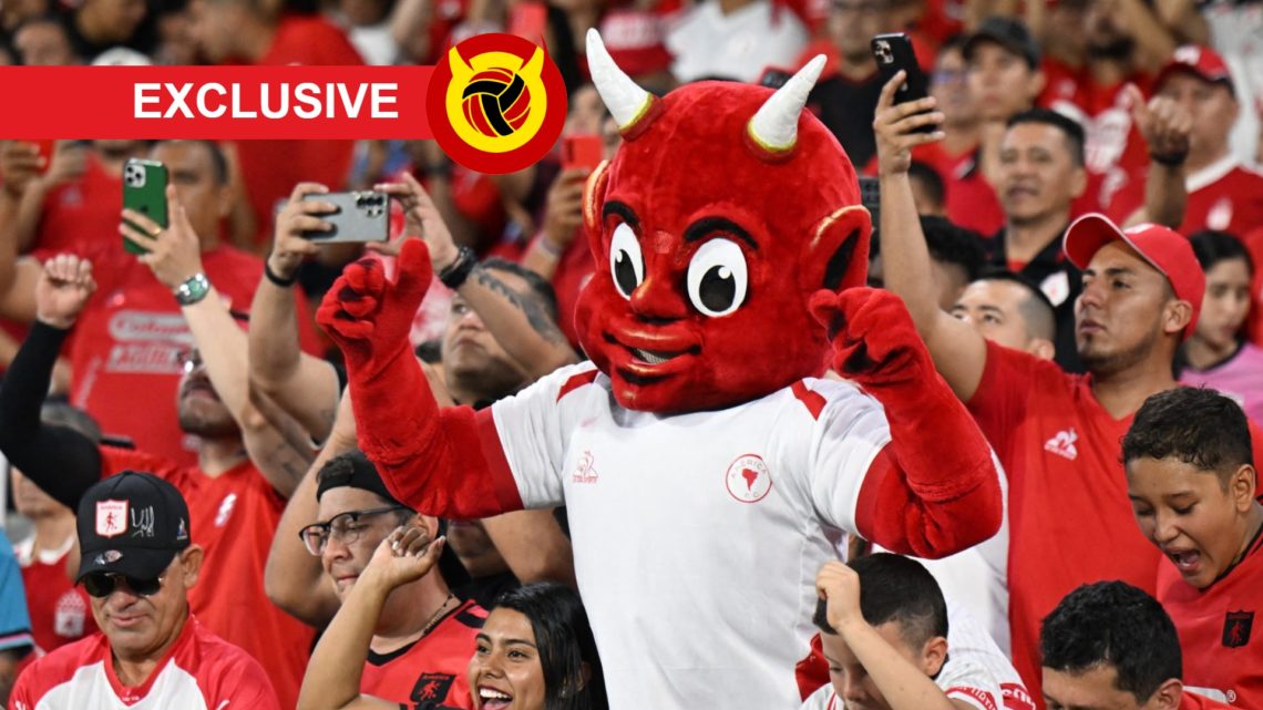 America de Cali fans, with Exclusive tag