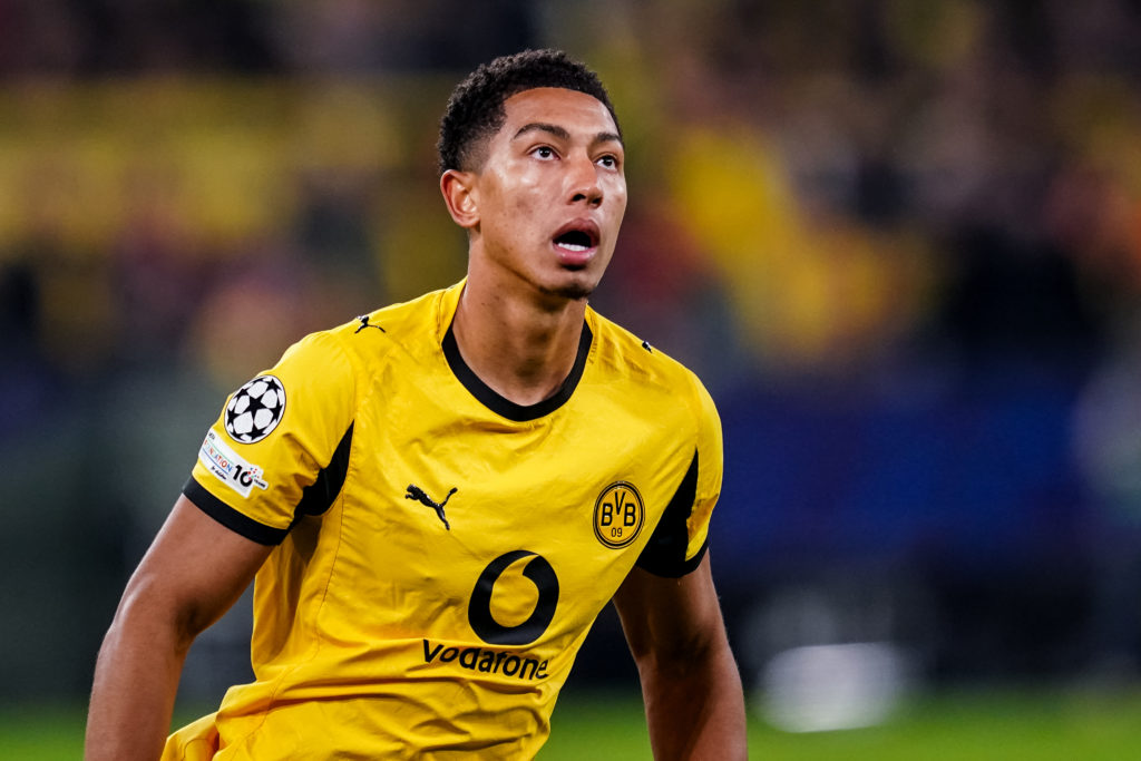 Jobe Bellingham watches ball while playing for Borussia Dortmund.