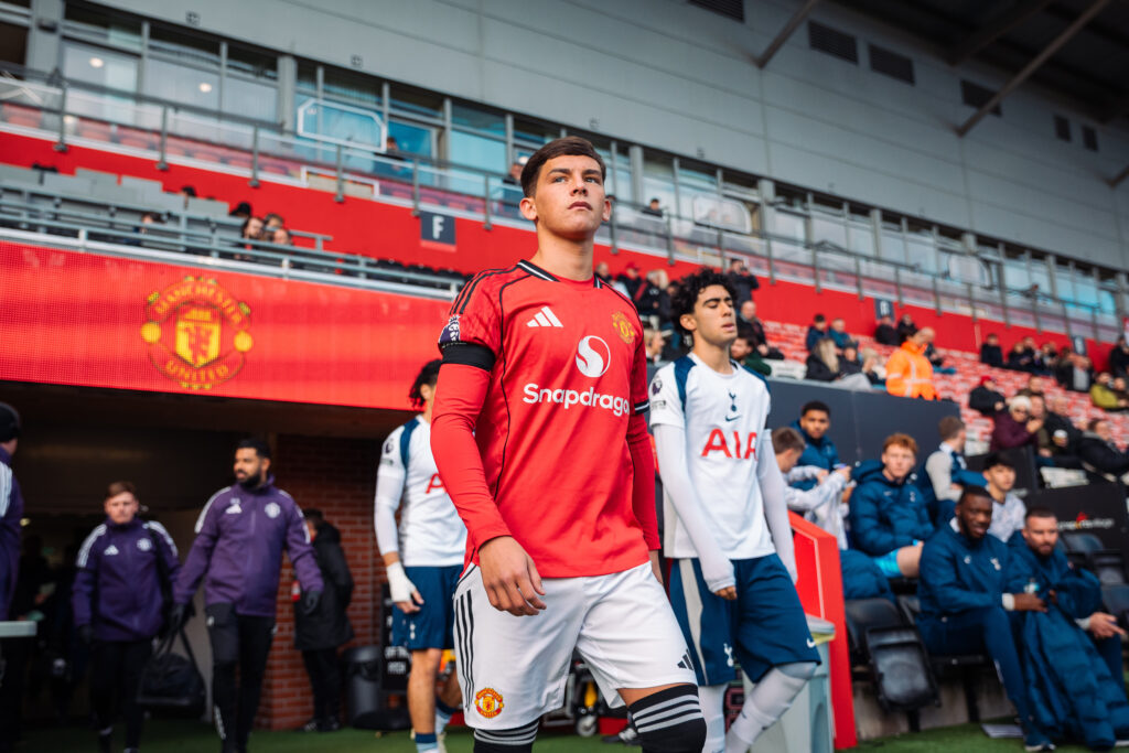 Shea Lacey walking out in Manchester United U21 squad vs Spurs.