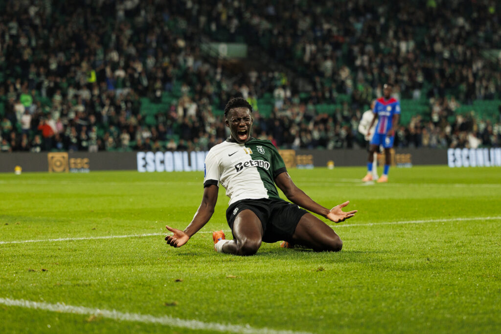 Salvador Blopa knee sliding in celebration for Sporting CP.