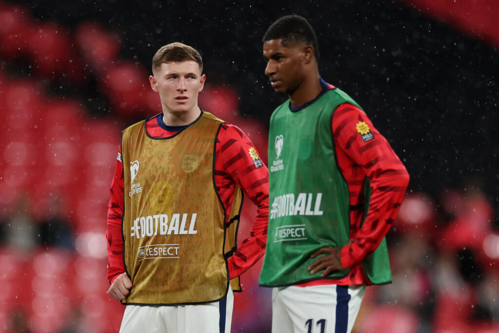 Elliot Anderson and Marcus Rashford warming up