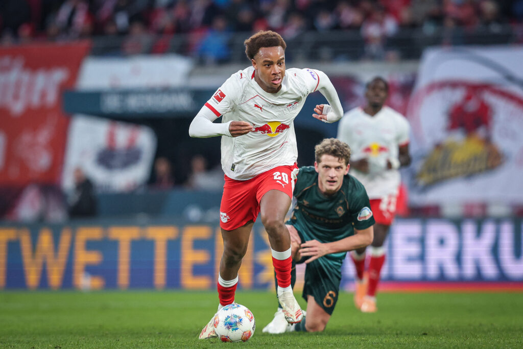 Assan Ouedraogo running with the ball for RB Leipzig.