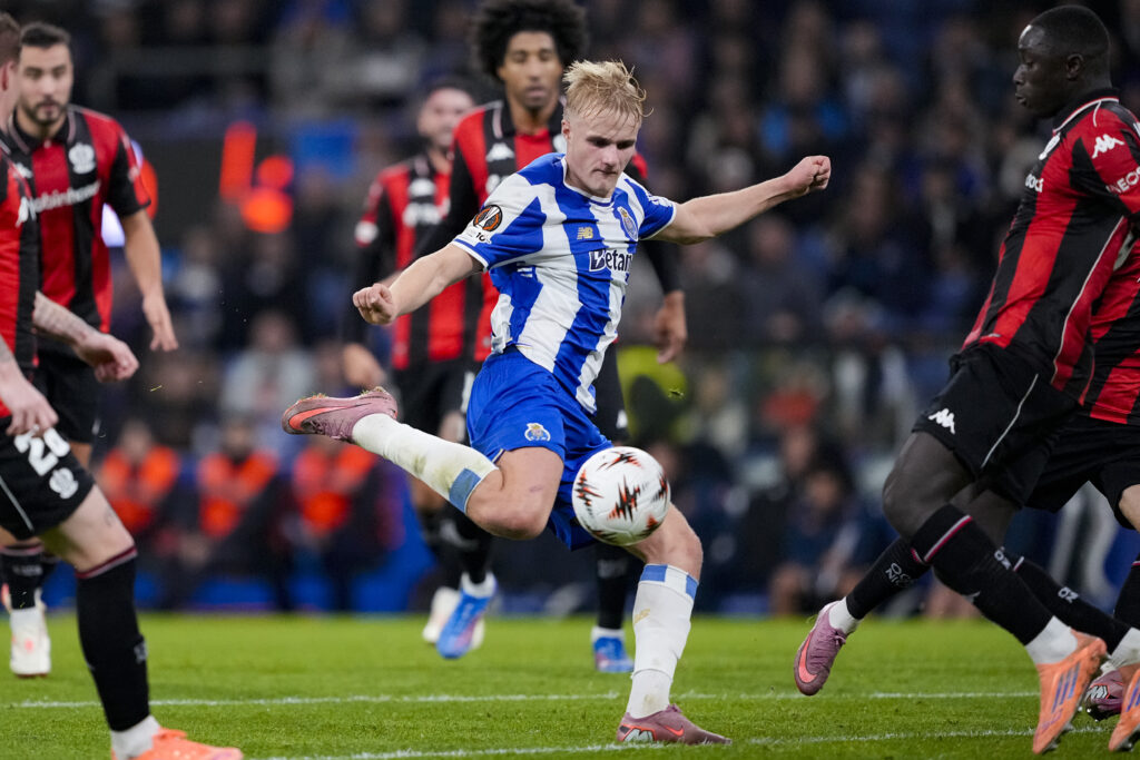 Victor Froholdt playing for Porto vs Nice