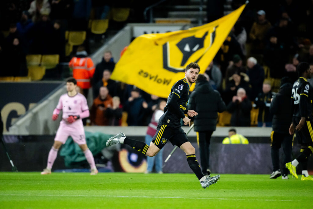 Mason Mount playing against Wolves