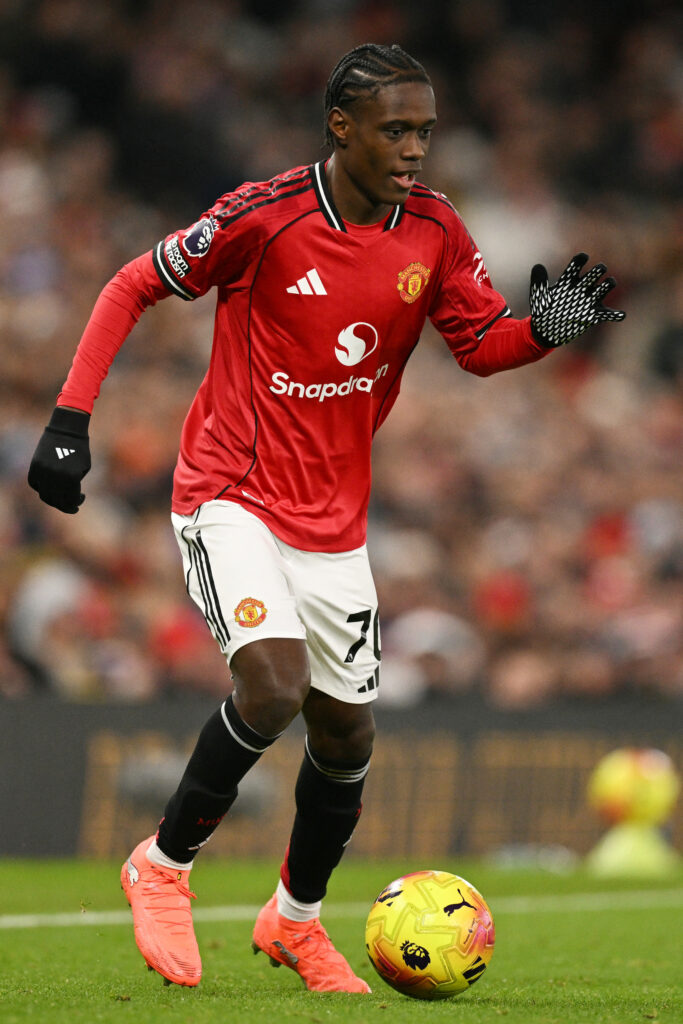 Bendito Mantato dribbling for Man Utd