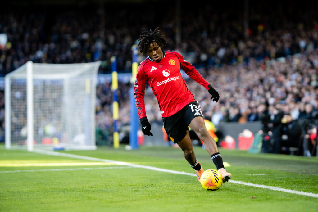 Patrick Dorgu dribbling the ball at Elland Road