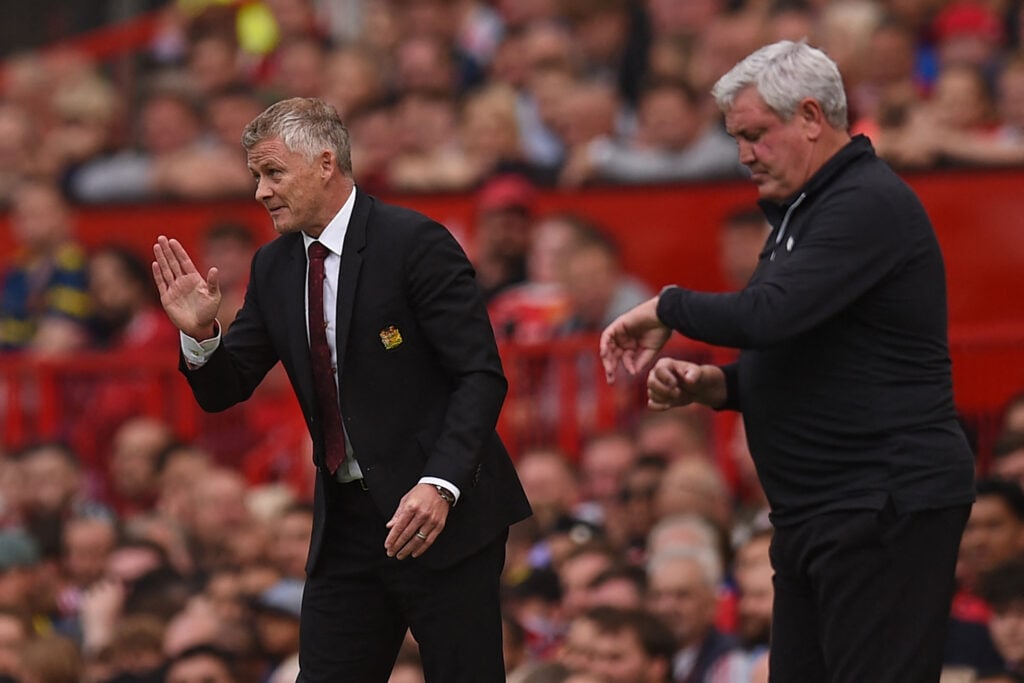 Ole Gunnar Solskjaer and Steve Bruce on the touchline